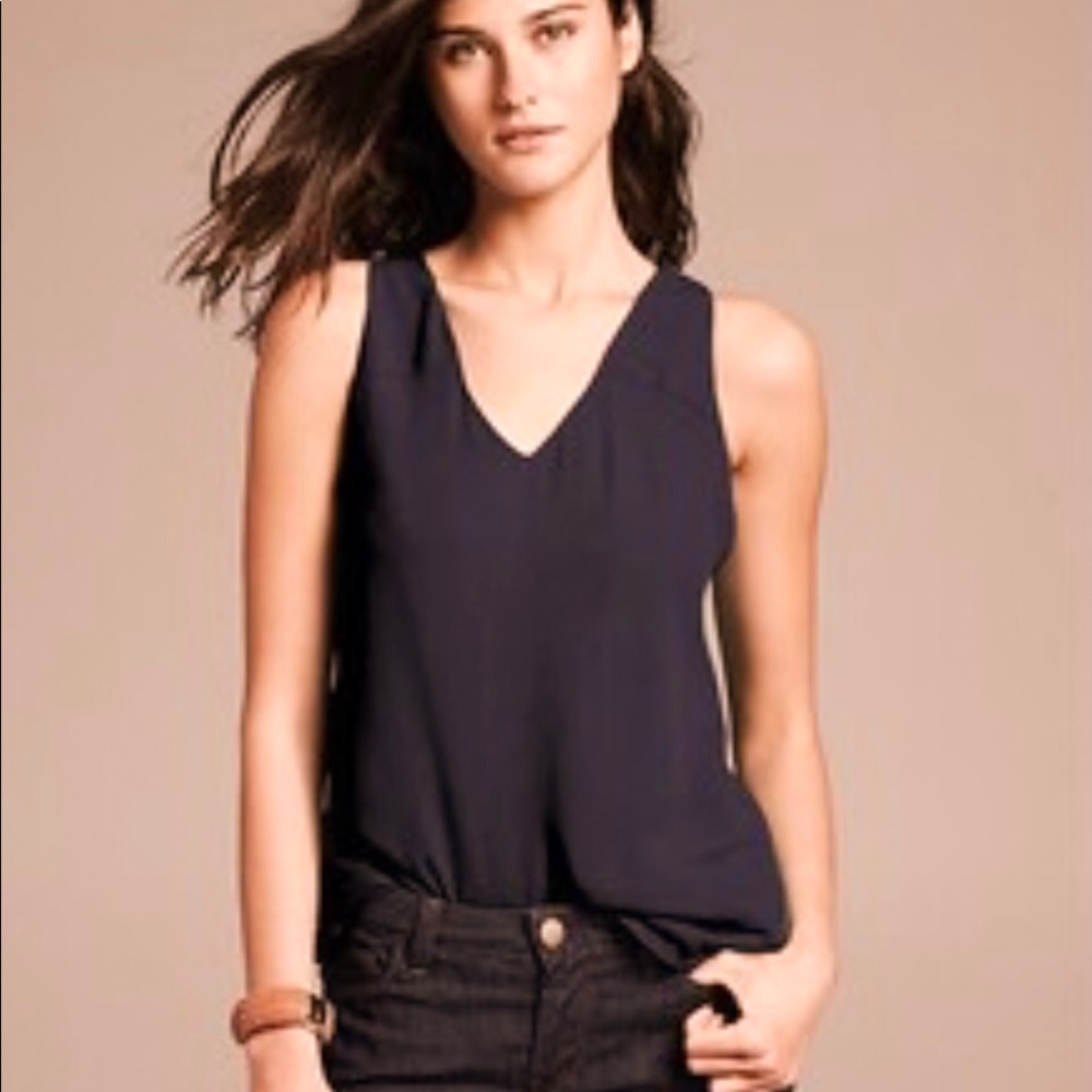 Banana Republic crepe V neck shirt, M